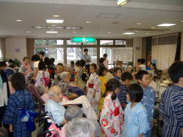 ���ߎp�̎q���������o�ꂷ��